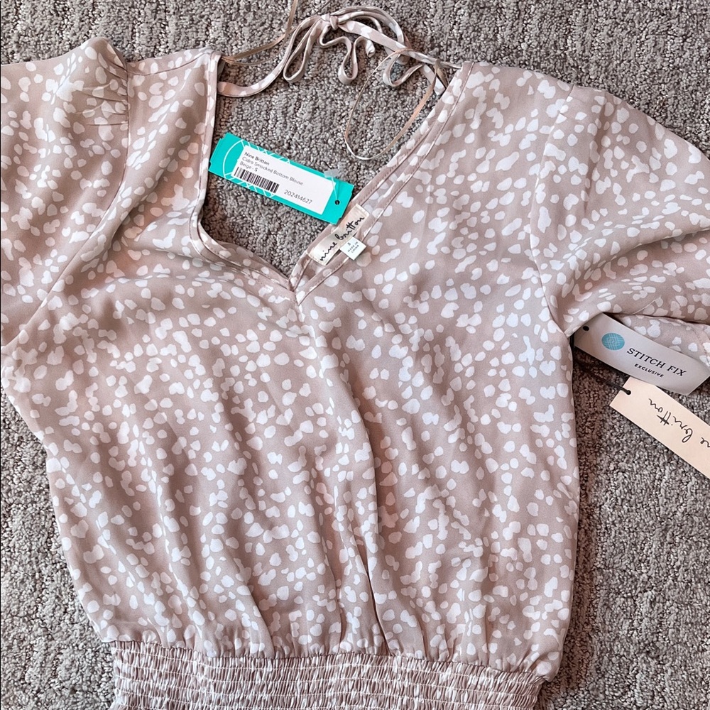 Nine Britton Cream Patterned V-Neck Blouse with Tie Back detail S - Picture 5 of 5